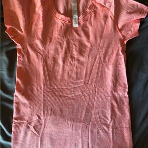 lululemon athletica Coral Short Sleeve Tee